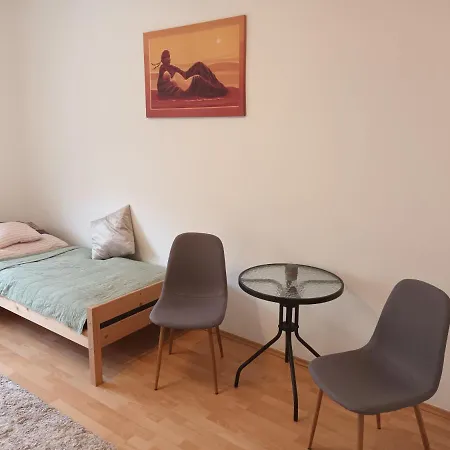 Arany Kaptar Apartman *